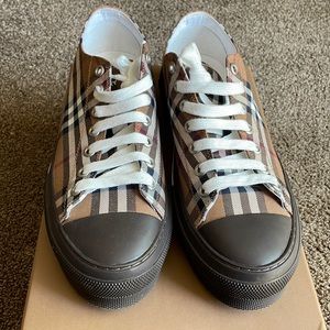 Burberry size 11 men brown
